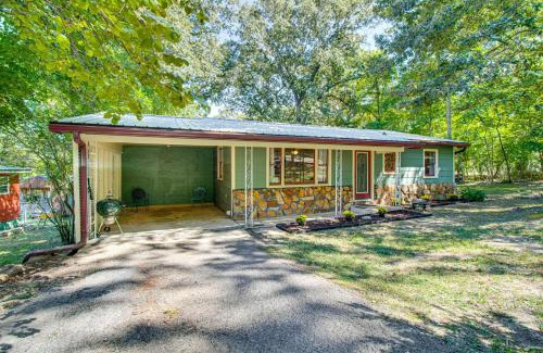 Mammoth Spring Casa | Near State Park and Spring River Family Gem with Yard