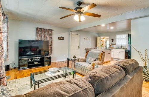 Mammoth Spring Casa | Near State Park and Spring River Family Gem with Yard