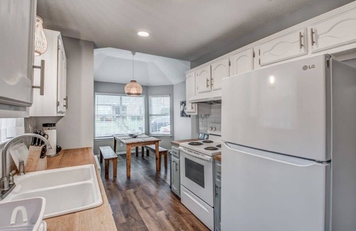 Ellendale Casa | Near State-Park & Downtown - Sunset Trace Bungalow
