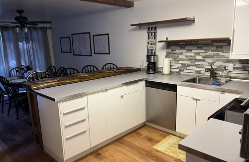 Rawsonville Condominio | Near Stratton, Bromley & Magic!