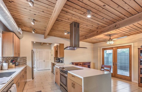 Rancho Oakey Casa | Near Strip Oasis with Pool, 3 BR - Extended Stay