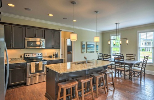 Reynolds Landing Casa | Hermosa 4BR Reynolds Home - Golf, nadar y relajarse!