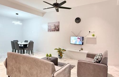 Kampung Alor Akar Casa | Near TC Beach Alor Akar 4R3B fully AC Town area