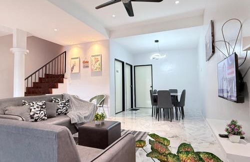 Kampung Alor Akar Casa | Near TC Beach Alor Akar 4R3B fully AC Town area