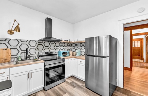Niagara Falls Casa | Near the falls-Office, Arcade, record player, parking, A/C 500mbps