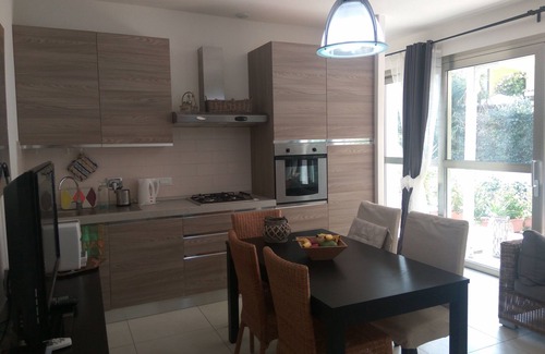 Castiglioncello Apartamento | Cerca del mar para 4 personas. Exterior privado, Wi-Fi gratis, aire acondicionado ga