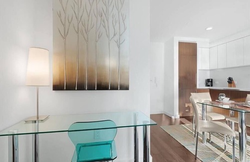 Midtown West Apartamento | near Times Square 1 Deluxe BR | Kitchen + Washer/D