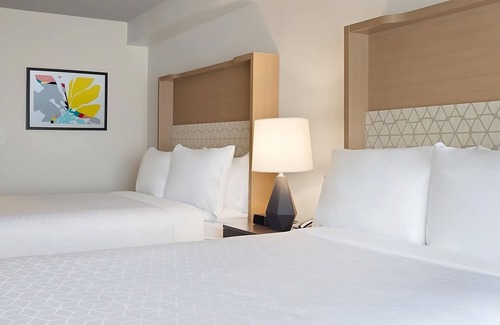 Florida Center Hotel | Near to Local Attractions! 2 Amazing Rooms w/ 2 Double Beds, Self-Parking, Pool