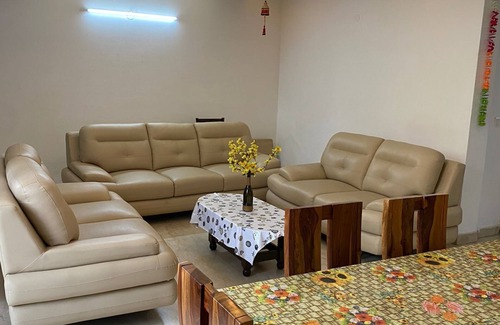 Saket Apartamento | near to max hospital 5 min walk select city mall & dlf avenue
