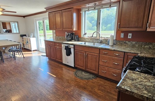 Laurelville Apartamento | Near Top Trails | HotTub, GameRoom, Playset, Piano