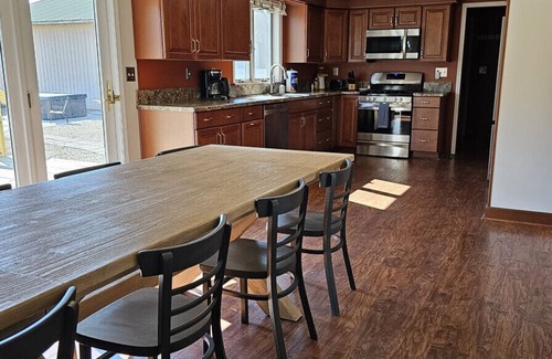 Laurelville Apartamento | Near Top Trails | HotTub, GameRoom, Playset, Piano