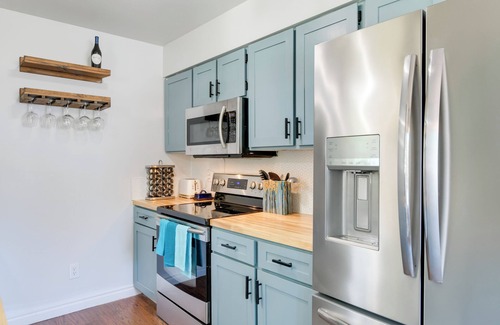 Scenic Foothills Apartamento | Near Trails & Town: Anchorage Apt w/ Shared Yard