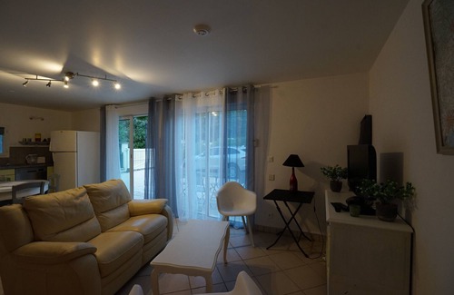 Saint-Marcel-de-Careiret Casa | Near UZES, House with HEATED and PRIVATE swimming pool, edge of the village