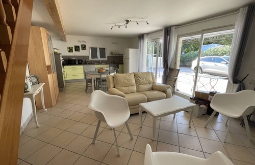 Saint-Marcel-de-Careiret Casa | Near UZES, House with HEATED and PRIVATE swimming pool, edge of the village