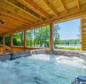 Pocono Summit Casa | Near Water Park Resorts Lakefront Pocono Home