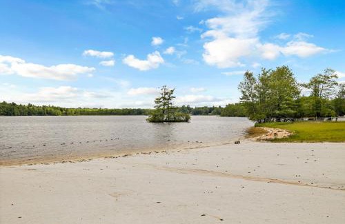 Pocono Summit Casa | Near Water Park Resorts Lakefront Pocono Home