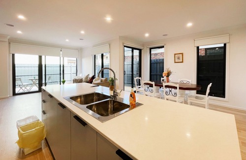 Narre Warren Casa | Near Westfield Fountain Gate/train Station/super Cozy Bed/4b3b1c