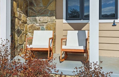Haymarket Casa | Near Wineries w/ Private Hot Tub