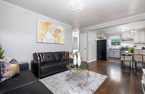 West Hartford Apartamento | Nearest to Blue Back Square - Affordable w/KING Bed