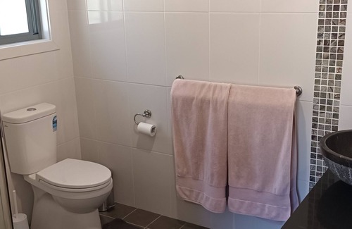 Coffs Harbour Apartamento | Neat 1 Bedroom apartment with Mountain Views