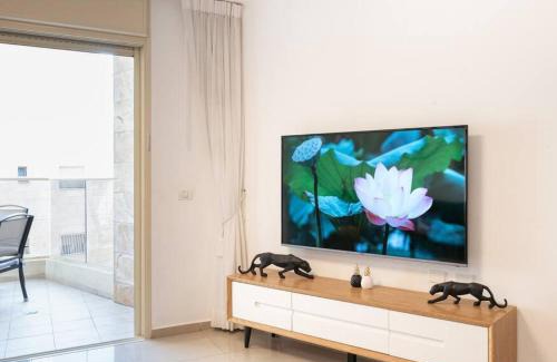 Rishon LeTsiyon Apartamento | Neat 4BR Apt. With Parking/High Floor/Elevator/AC