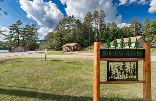 Three Lakes Cabina | Neat and Clean Cottage on Virgin Lake... Pier Included!