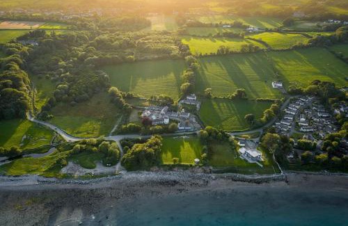 Beaumaris Casa | Neat Cottage, seaside cosy converted barn for 4