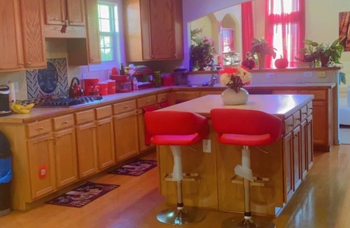 Covington Casa | Neat family home for large group