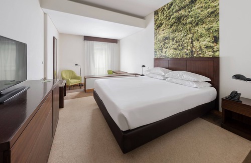 Ponta Delgada Hotel | Neat Hotel Avenida
