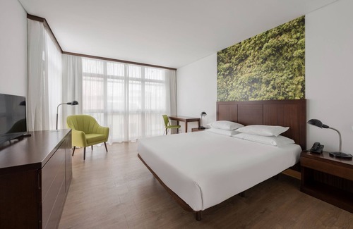 Ponta Delgada Hotel | Neat Hotel Avenida