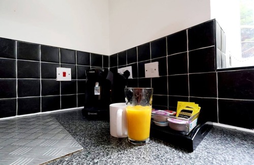 Marston Green Casa | NEC | BHX | HS2 | 4 Bedroom House | 3 Bathrooms | Free Parking | Pet Friendly