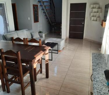 Necochea Casa | Necochea-Casa para hasta 4 personas!
