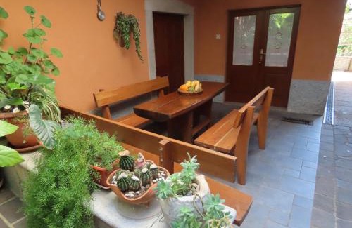 Tomaj Apartamento | Nedi's Nest - Cozy Countryside Retreat Under Palmtrees