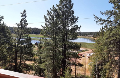 Meadow View Heights Cabina | Need an Altitude Adjustment?! Stay at our cabin with a view of Meadow & Village