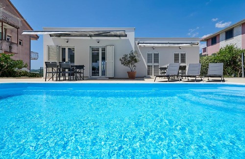 Seget Vranjica Apartamento | NELA & SARA - 2 apartments with heated swimming pool
