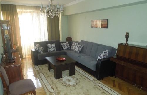 Old Boulevard Apartamento | Nellie's apartment