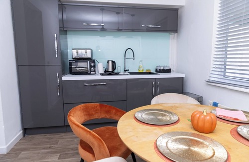 Little Hulton Casa | Entire 3Bed in Greater Manchester| Fast Wi-Fi, Garden & Free Parking.