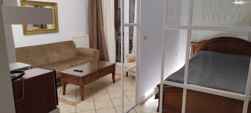 Agios Onoufrios Apartamento | Neoclassical apartment in kadmia