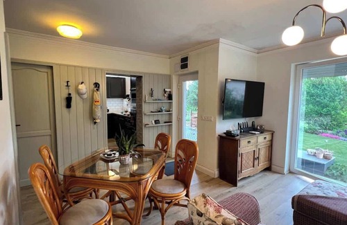 Csopak Apartamento | Neon apartment with balcony, garden view, super amenities.