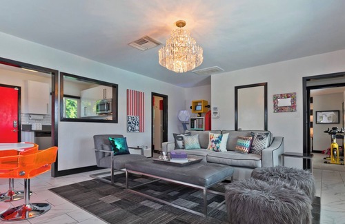 Racquet Club West Casa | ***** NEON OASIS **** Coral de fuego