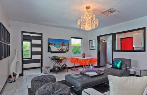 Racquet Club West Casa | ***** NEON OASIS **** Coral de fuego