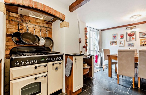 Stow-on-the-Wold Cabaña | Nepenthe - a cottage that sleeps 6 guests in 3 bedrooms