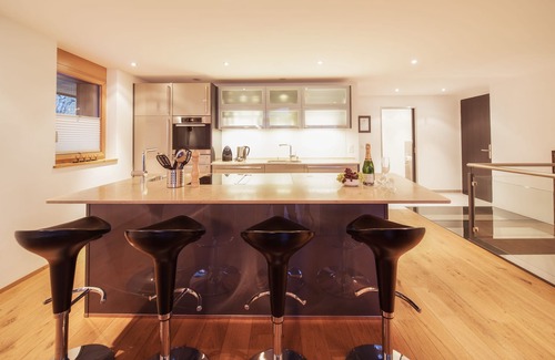 Zermatt Chalet De Esquí | Nepomuk: 5 estrellas de lujo Chalet incluye 3 apartamentos con piscina al aire libre climatizada-