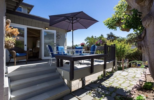 Leucadia Cabaña | Neptune 2 Bedroom Cottage - Steps to Beach, Dining, Pubs. and shops