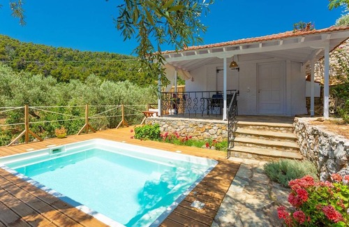 Votsi Villa | Neptune: Private Pool, Walk to Beach, A/C, WiFi