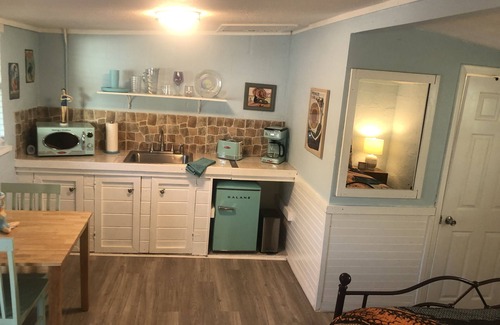 Weeki Wachee Gardens Cabina | Neptune's Grotto Waterfront Retreat
