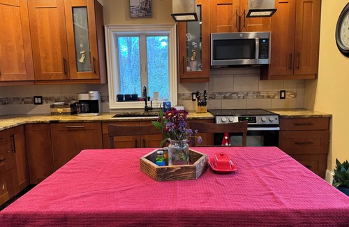 Bar Harbor Casa | Nerds Paradise in the village of Town Hill in Bar Harbor feat. 2 bed and 2 bath