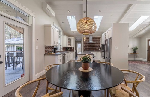 Kent Cabaña | Escape to The Antler House, a spacious rural retreat!
