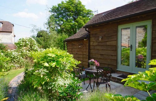 Picklescott Casa | Nest Holiday Hideaway Wren Cottage-Beautiful Location in the Long Mynd Area of Outstanding Natural Beauty- WHIRLPOOL JACUZZI BATH!
