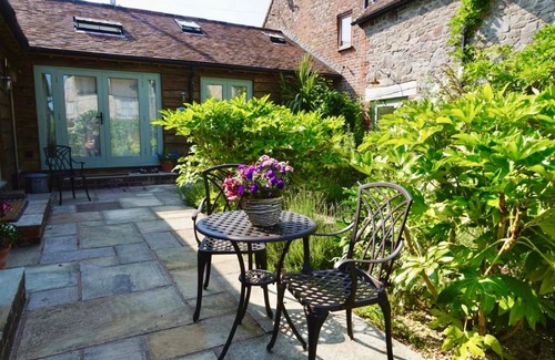 Picklescott Casa | Nest Holiday Hideaway Wren Cottage-Beautiful Location in the Long Mynd Area of Outstanding Natural Beauty- WHIRLPOOL JACUZZI BATH!